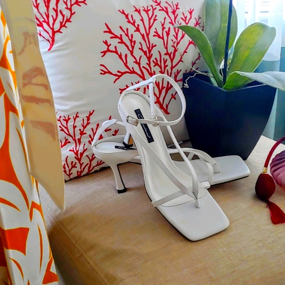 White trendy Sandals New Size 40 but best fit 8.5